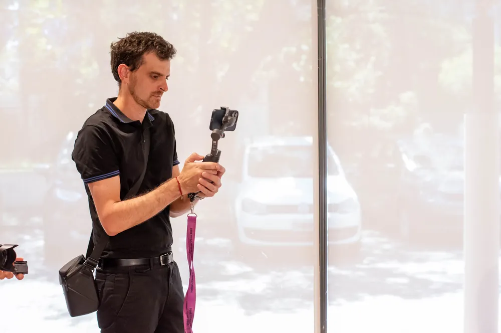 Adrián filmando el backstage