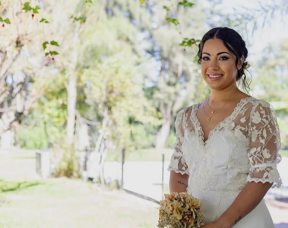 Novia con vestido de encaje — CBM Estudio