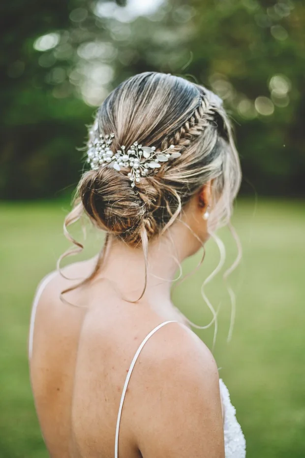 Recogido de novia con detalle de perlas